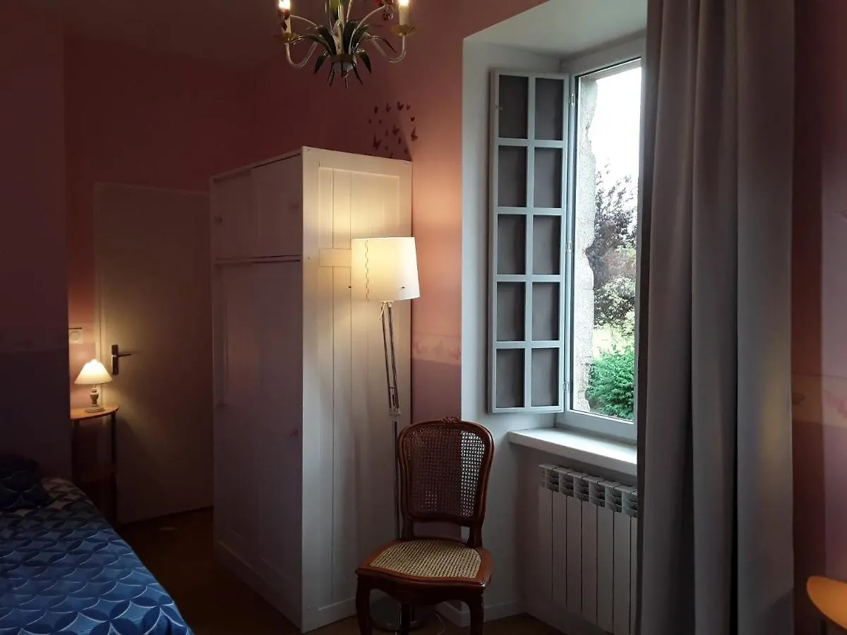 Gite Au Chateau De Sallebrune Beaune d'Allier Fransa